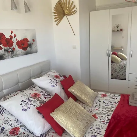 D'hotes Les Cigales فندق مبيت وإفطار