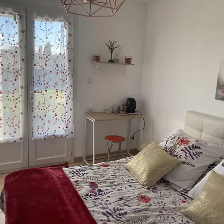 D'hotes Les Cigales Bed and Breakfast Comps (Gard)