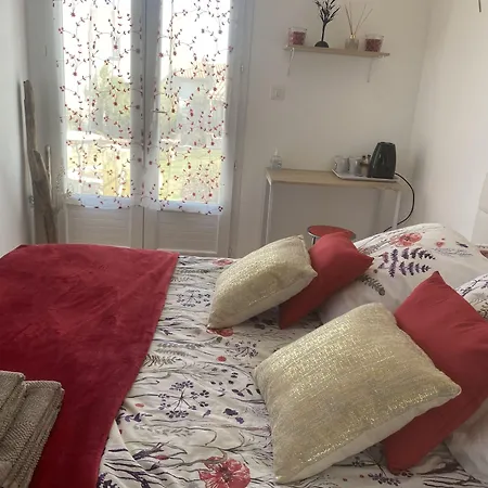 D'hotes Les Cigales Bed and breakfast