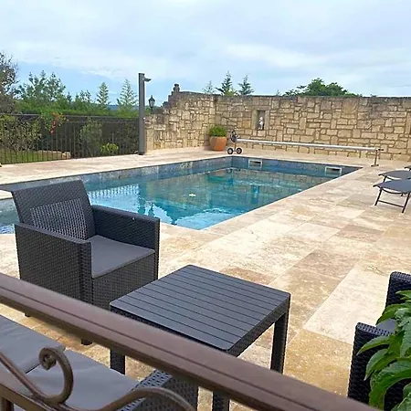 D'hotes Les Cigales Bed & Breakfast Comps (Gard)