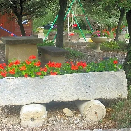D'hotes Les Cigales Bed & Breakfast 3*
