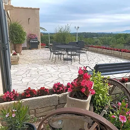 D'hotes Les Cigales Bed and Breakfast