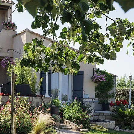 D'hotes Les Cigales Bed & Breakfast 3*