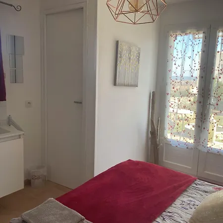 D'hotes Les Cigales Bed & Breakfast
